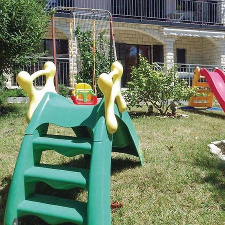 3 Bedroom Beautiful Apartment In Medulin Exterior foto
