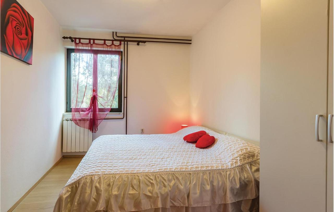 3 Bedroom Beautiful Apartment In Medulin Exterior foto