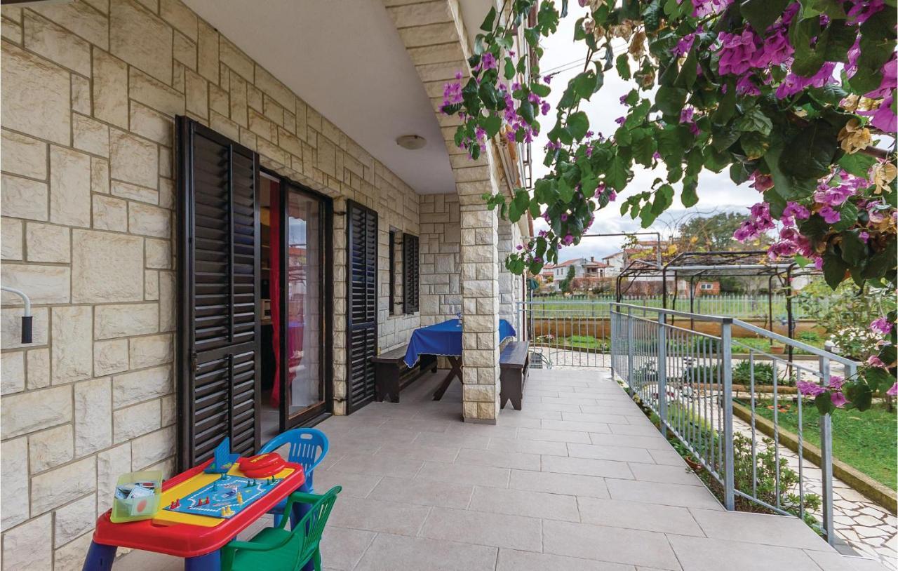 3 Bedroom Beautiful Apartment In Medulin Exterior foto